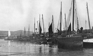 Vissersboten in de haven van Port St Mary, Isle of Man, 1924-1926