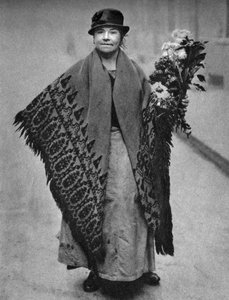 Bloemenmeisje, Londen, 1926-1927