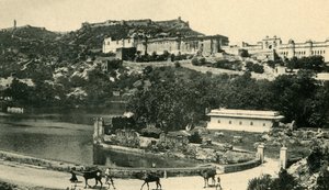 Fort en Paleis, Amber door Unbekannt