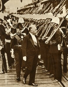 Franse president Raymond Poincaré met Edward, Prins van Wales, in Portsmouth, juni 1913, 1935 door Unbekannt