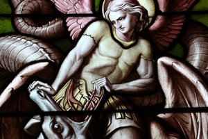 Basiliek Notre-Dame van Genève. Glas-in-loodraam. Engel vecht tegen Satan als draak. door Unbekannt