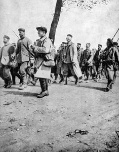 Duitse gevangenen van de Tweede Slag bij Artois, Frankrijk, Eerste Wereldoorlog, 1915 door Unbekannt