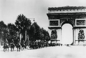 Duitse soldaten marcheren door Parijs, 14 juni 1940
