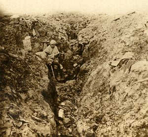 Duitse loopgraven vernietigd door beschietingen, Verdun, Noord-Frankrijk, ca. 1914-1918