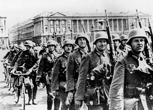 Duitse troepen marcheren door Parijs, 17 juni 1940