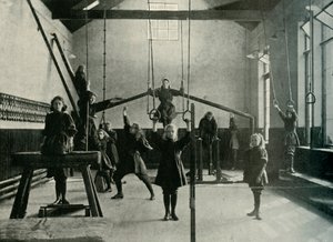 Meisjes Gymnasten bij de Koninklijke Instelling voor Doven en Slechthorenden, Friar Gate, Derby, 1902
