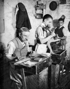 Goudslaan in een Londense werkplaats, 1926-1927