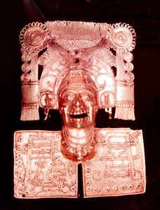 Gouden hanger die Mitlantecuhtli, Azteekse god van de dood, voorstelt, 15e eeuw door Unbekannt