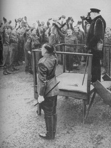 Verwelkomd door de Nieuwe Mannen van zijn Oude Regiment, 1941