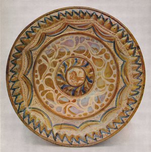 Hispano-Moresque Lustre Schotel met Blauwe Vis-Schub Rand. 15e Eeuw door Unbekannt