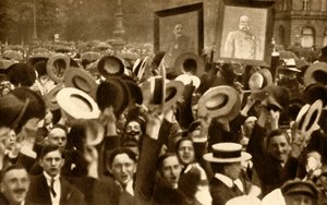 Hoch de Kaiser!: juichende menigten in de straten, Berlijn, Duitsland, 4 augustus 1914, 1933 door Unbekannt