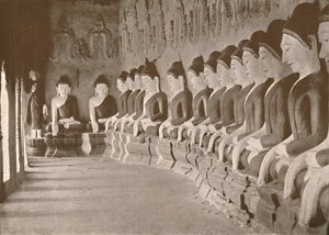 Interieur van Boeddhistische tempel, Sagaing door Unbekannt