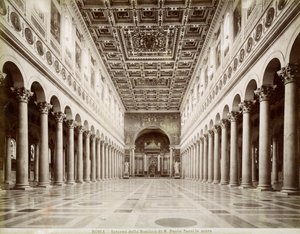 Interieur van de Basiliek van St. Paulus buiten de Muren, Rome, Italië