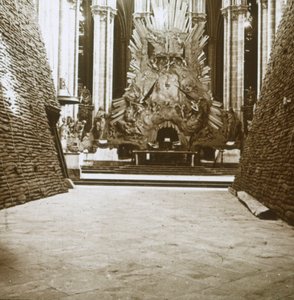 Interieur van de kathedraal, Amiens, Noord-Frankrijk, ca. 1914-1918 door Unbekannt