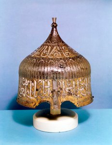 IJzeren helm met kalligrafische zilveren damasceringdecoratie, Turks Mamluk, 15e eeuw