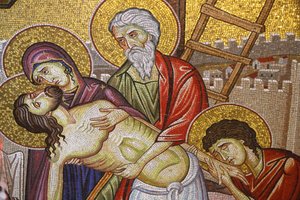Jezus van het kruis gehaald, detail van mozaïekkunst die de begrafenis van Jezus Christus afbeeldt, Heilig Grafkerk, Jeruzalem, Israël door Unbekannt