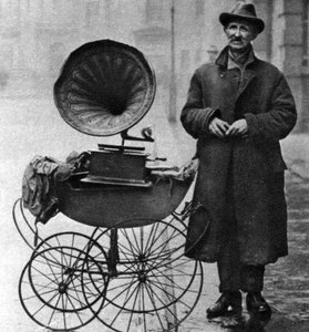 Straatgrammofoonspeler, Holborn, Londen, 1926-1927