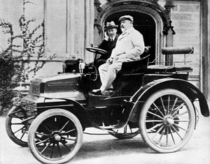 Koning Edward VII in Lord Montagus 1899 Daimler 12pk