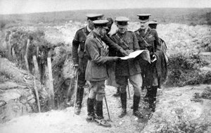 Koning George V 1865-1936 bij St Georges Hill, nabij Fricourt, 10 augustus 1916, 1936
