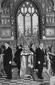 Koning George V opgebaard, Kerk van St. Mary Magdalene, Sandringham, Norfolk, januari 1936 door Unbekannt