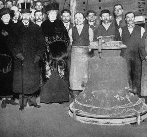 Koning George met de overwinningsbel voor Westminster Abbey, ca. 1910s-ca. 1920s, 1936