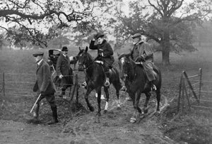 Koningen Edward VII van het Verenigd Koninkrijk en Manuel II van Portugal op jacht, 1909 door Unbekannt