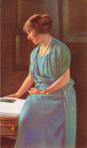 Lady Elizabeth Bowes-Lyons 1900-2002 door Unbekannt