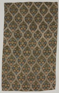 Lampas fragment met bloemen in ogivaal raster, 1600s