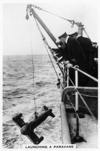 Lancering van een paravane vanaf het slagschip HMS Rodney, 1937 door Unbekannt