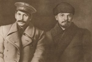 Lenin en Stalin, maart 1919, 1939 door Unbekannt