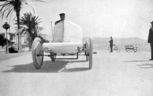 Leon Serpollet in zijn Gardner-Serpollet stoomauto, Nice, 1903