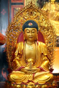 Leong San boeddhistische tempel. Gouden Boeddhabeeld. Singapore