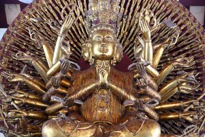 Duizendarmige Avalokitesvara, de Bodhisattva van Mededogen. Standbeeld. Danang. Vietnam door Unbekannt