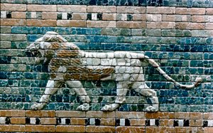 Leeuw passant van de muur van de heilige weg naar de Ishtarpoort, Babylon Irak, ca. 575 v.Chr.