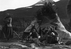 Lokale vrouwen, Lyngen, Noord-Noorwegen, c1920s-c1930s