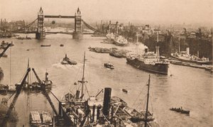 Londen - Tower Bridge en de Pool, c1910 door Unbekannt