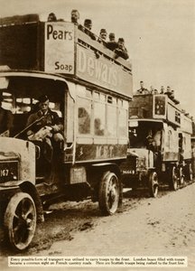 Londense bussen brengen Schotse troepen naar het front, Eerste Wereldoorlog, 1914, 1935
