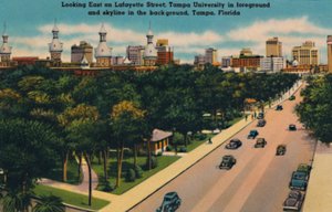 Kijkend naar het oosten op Lafayette Street, Tampa University en skyline, Tampa, Florida, ca. 1940s