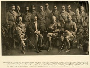 Lord Roberts en Sir Alfred Milner met hun persoonlijke staf