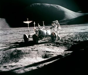 Bemande ruimtevlucht, VS, Apollo 15 astronaut James Irwin, met de Lunar Rover