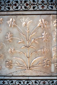Marmeren snijwerk van gestileerde lelie, Taj Mahal, Agra, India, 17e eeuw