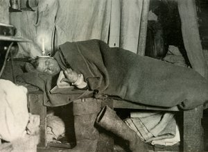 Marston in zijn bed, ca. 1908, 1909