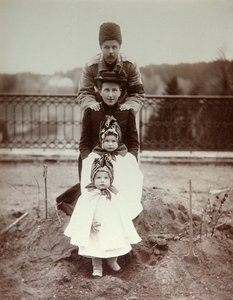 Leden van de familie van Hertog Fyodor Uvarov op hun landgoed, Porechye, Rusland, 1880s door Unbekannt