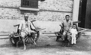 Mannen met kruiwagens, Vietnam, 20e eeuw