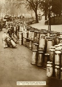 Melkblikken in Hyde Park tijdens de Algemene Staking, Londen, 1926 door Unbekannt