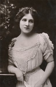 Miss Edna May, 1878-1948, ca. 1930 door Unbekannt