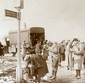 Mobiele keuken op de Voie Sacrée, Verdun, Noord-Frankrijk, ca. 1914-ca. 1918 door Unbekannt
