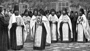 Monniken van de Griekse kerk die delen van de liturgie dragen, Griekenland, 1922
