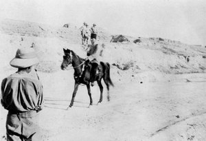 Bereden Turkse officier verlaat Mosul, Mesopotamië, WOI, 1918