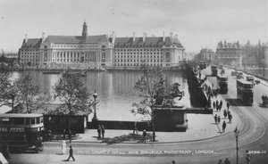 New County Hall en Boadicea Monument, Londen, ca. 1925 door Unbekannt